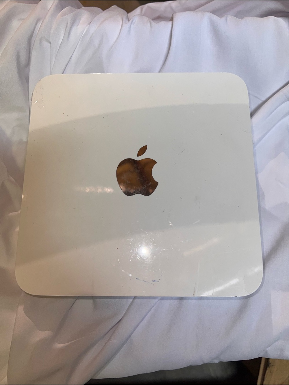 Apple Router - Picture 2 of 5
